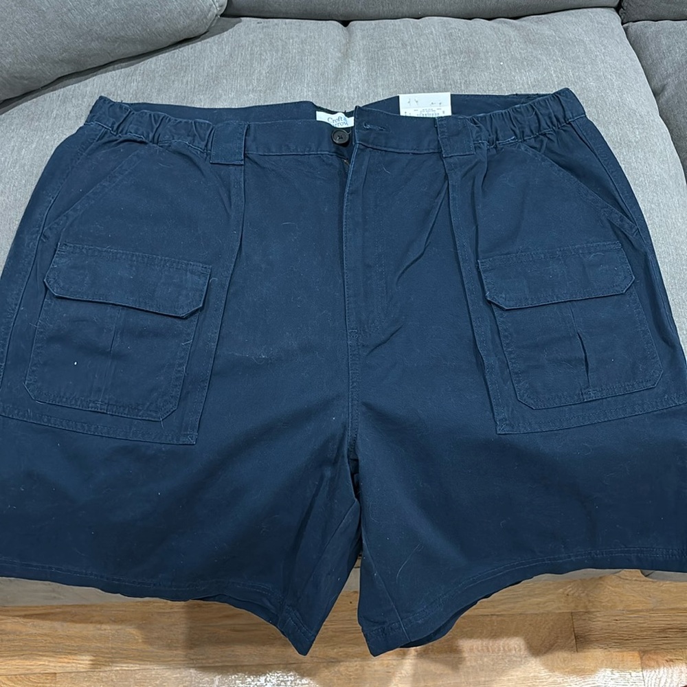 Navy cargo shorts - NEVER WORN